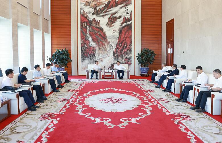 宋海良與武漢理工大學(xué)黨委書記信思金、校長楊宗凱座談
