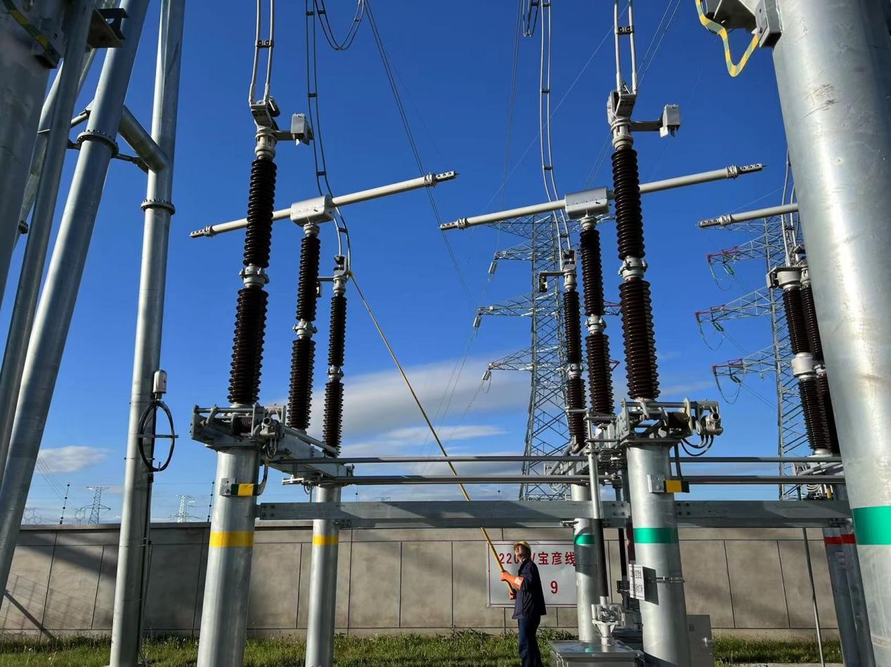 錫林郭勒超高壓供電公司圓滿完成塔寶I、II線間隔啟動工作