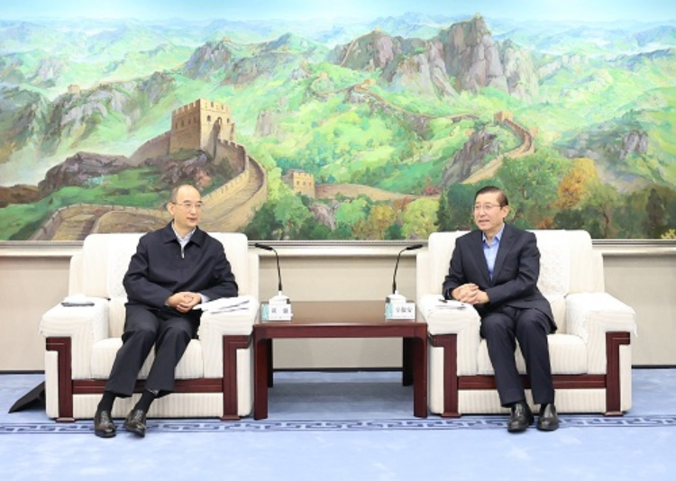國(guó)家電網(wǎng)公司董事長(zhǎng)、黨組書(shū)記辛保安與四川省省長(zhǎng)黃強(qiáng)舉行會(huì)談