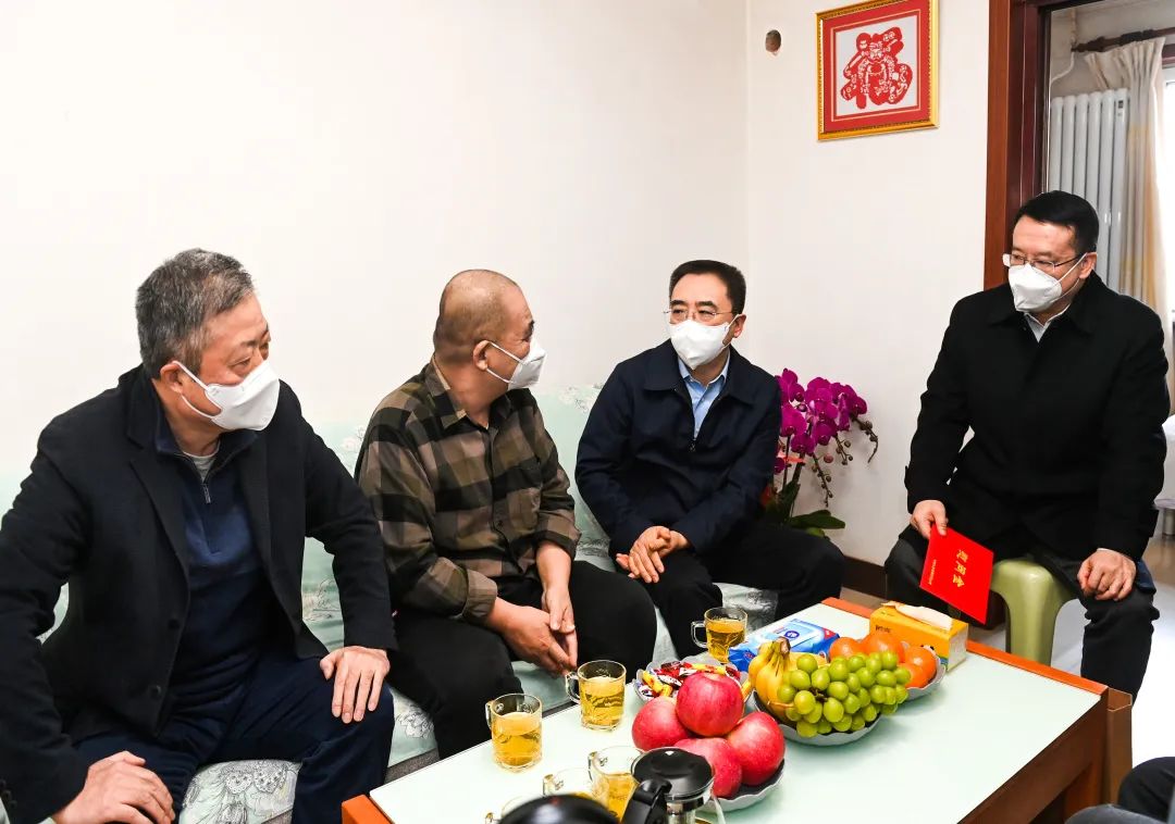 鄒磊、劉明勝走訪慰問退休老領導、勞模遺屬、困難黨員群眾