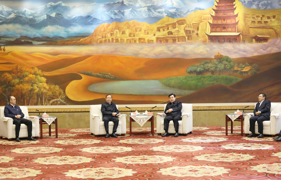 國(guó)家電網(wǎng)公司董事長(zhǎng)、黨組書(shū)記辛保安與甘肅省委書(shū)記胡昌升、省長(zhǎng)任振鶴會(huì)談