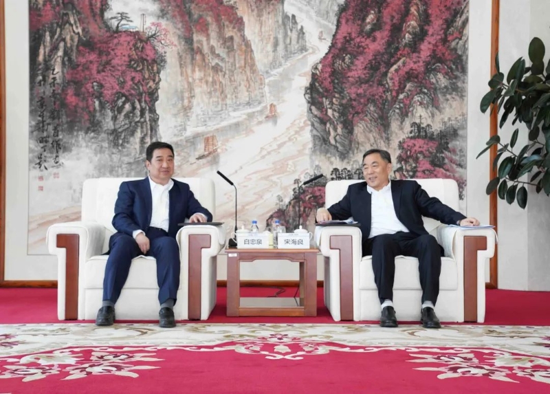 中國(guó)能建黨委書記、董事長(zhǎng)宋海良與中國(guó)電氣裝備黨委書記、董事長(zhǎng)白忠泉會(huì)談