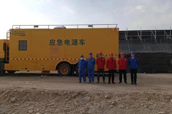 烏海市千里山供電公司：保電路上，我們一直在