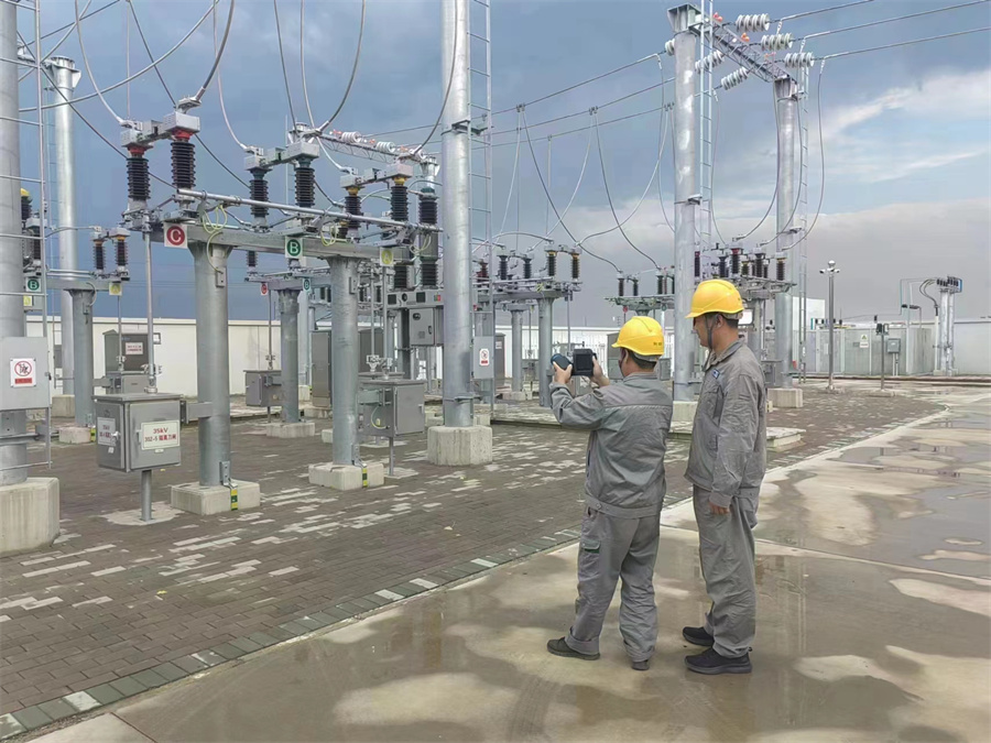 國網秦皇島供電公司全力應對臺風“杜蘇芮”確?？煽抗╇? width=