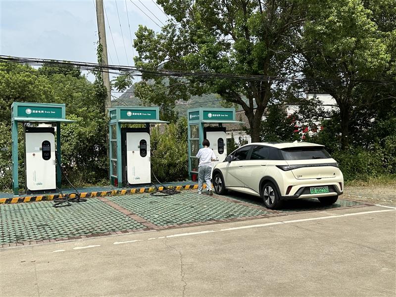 各類政策支持新能源汽車和充電樁下鄉(xiāng)，但村里真的需要這么多充電樁嗎?