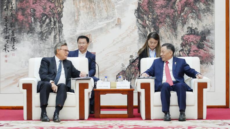 中國能建黨委書記、董事長宋海良與渣打集團(tuán)主席韋浩思會(huì)談