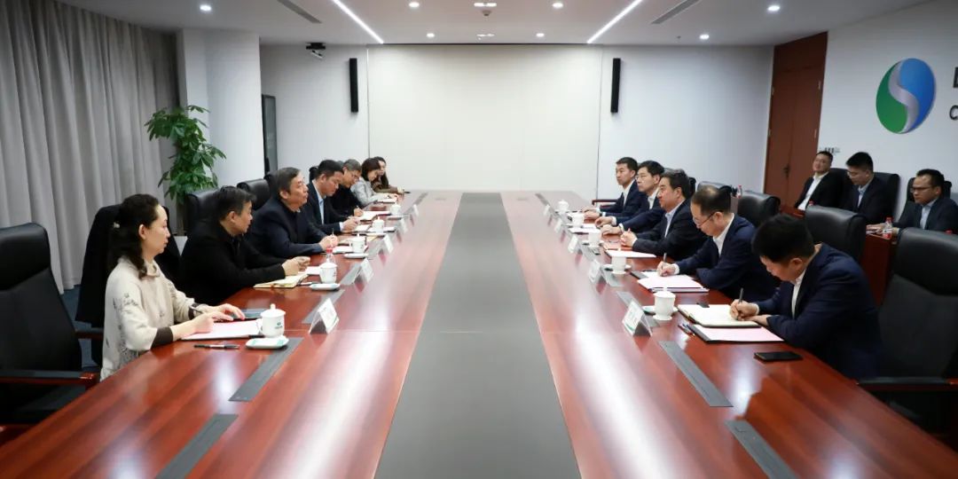 中國電氣裝備黨委書記、董事長白忠泉會見上海市經(jīng)濟(jì)和信息化委員會副主任戎之勤
