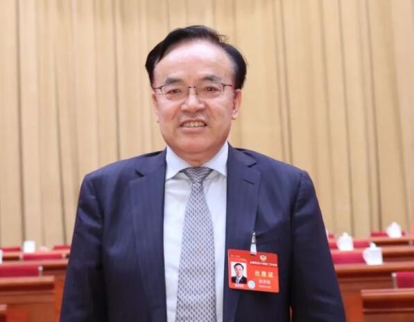 全國(guó)政協(xié)常委張來(lái)斌：系統(tǒng)思維引領(lǐng)能源轉(zhuǎn)型與安全，確?！半p碳”目標(biāo)順利實(shí)現(xiàn)