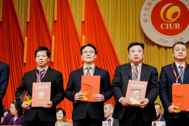 中國(guó)能建綠色建材公司黨委書(shū)記、董事長(zhǎng)，綠色先進(jìn)材料研究院院長(zhǎng)蔣洋榮獲“2023年中國(guó)產(chǎn)學(xué)研合作創(chuàng)新獎(jiǎng)”