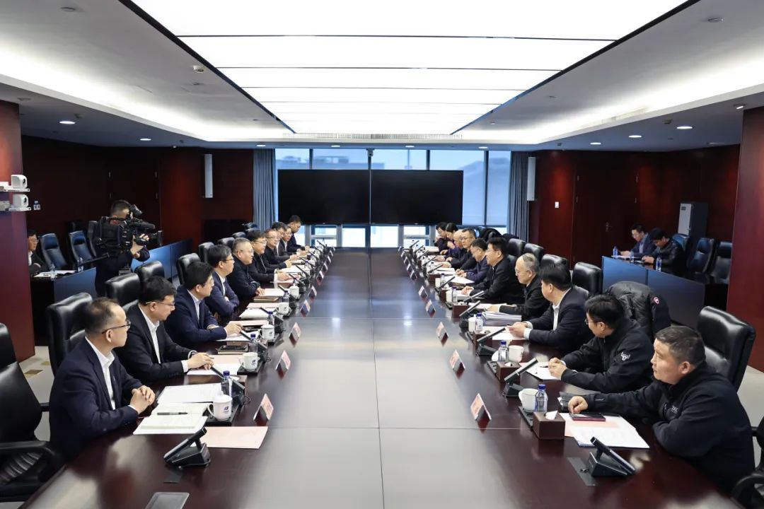 華電集團(tuán)黨組副書記、總經(jīng)理葉向東與北京市副市長高朋舉行會談