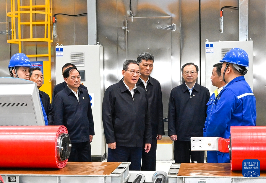 李強在新疆調研時強調，大力發(fā)展能源、煤化工等特色優(yōu)勢產業(yè)