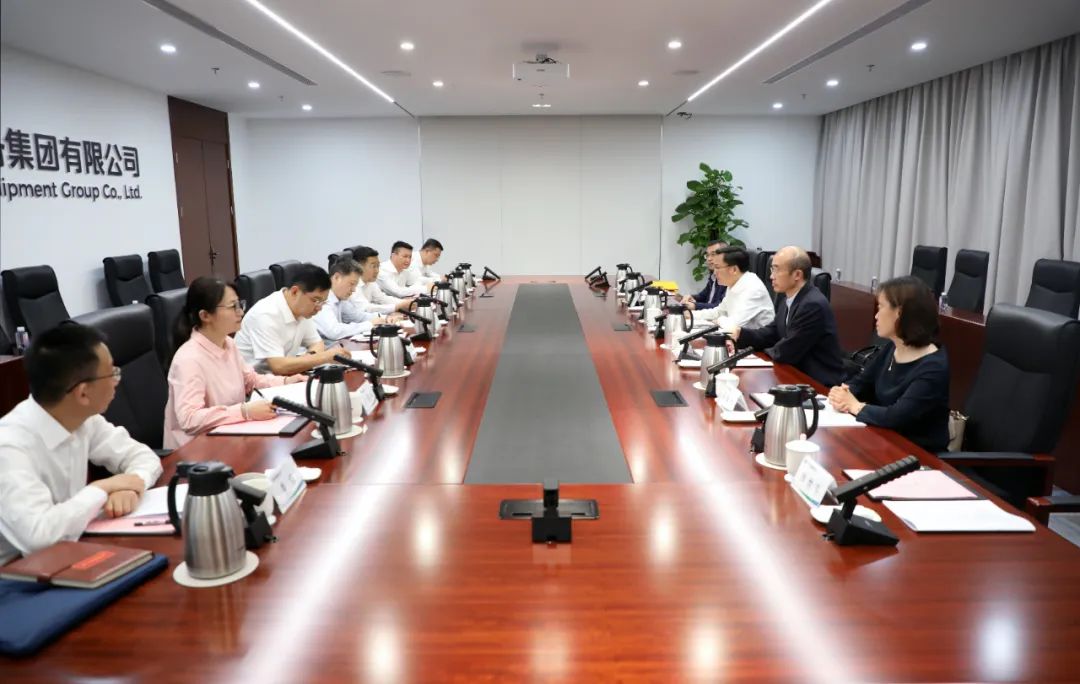 中國電氣裝備黨委副書記、總經(jīng)理周群會見上海市經(jīng)信委副主任湯文侃