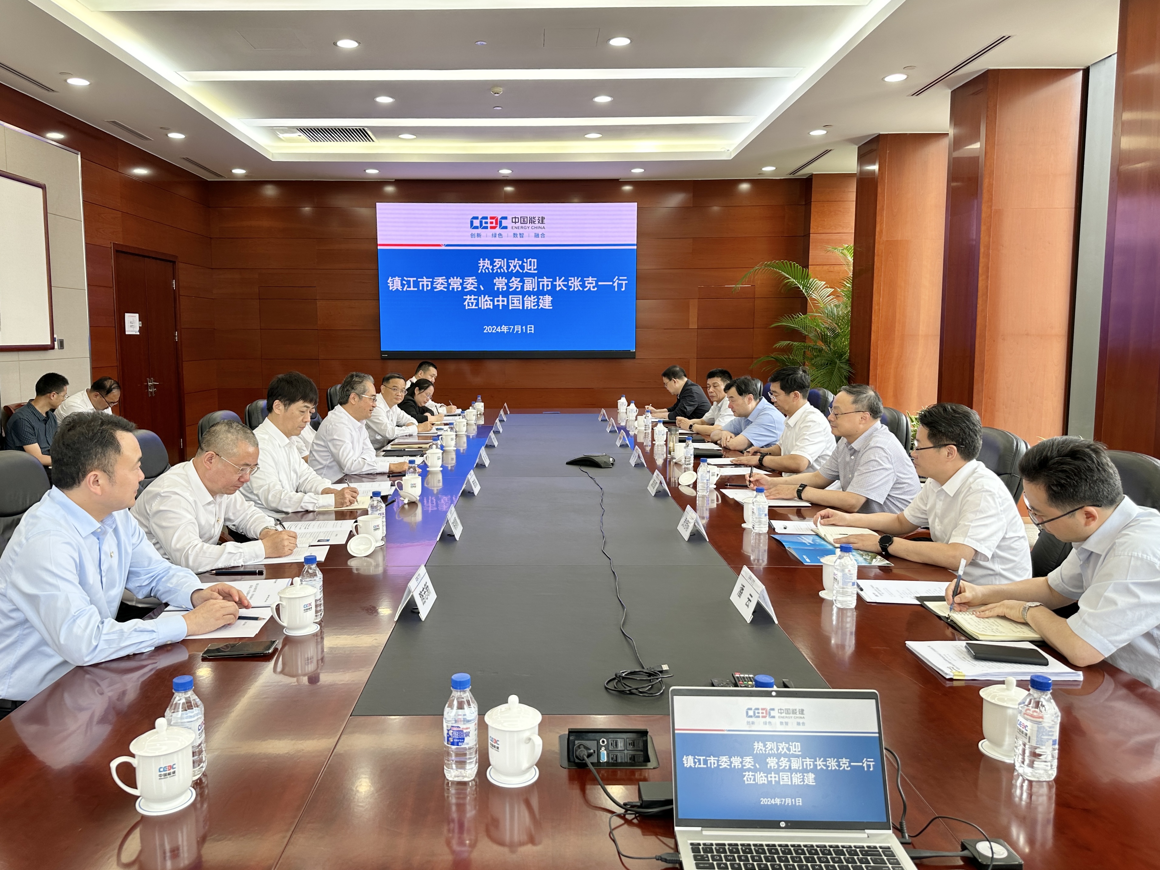 吳云與江蘇省鎮(zhèn)江市委常委、常務(wù)副市長(zhǎng)張克會(huì)