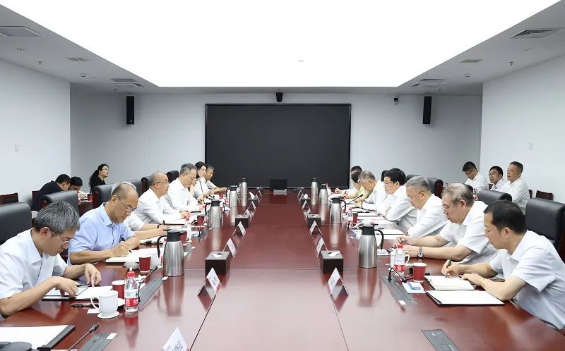 國(guó)家電網(wǎng)公司董事長(zhǎng)、黨組書(shū)記張智剛拜訪懷柔實(shí)驗(yàn)室并交流座談