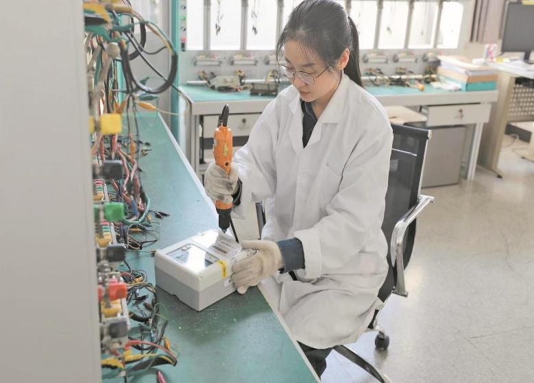 謝超：十年如一日，專和電能表“較真”
