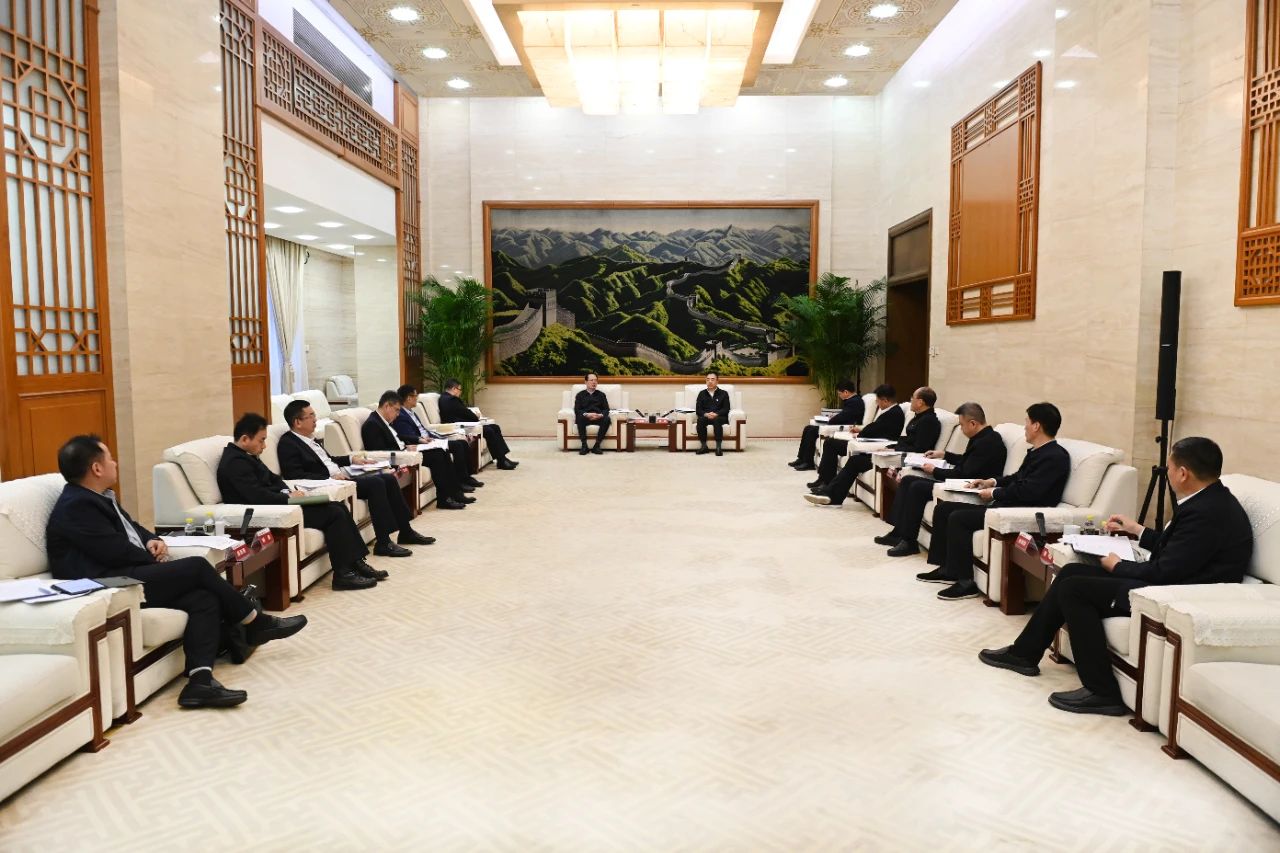 大唐集團黨組書記、董事長鄒磊與中國電建黨委書記、董事長丁焰章會談