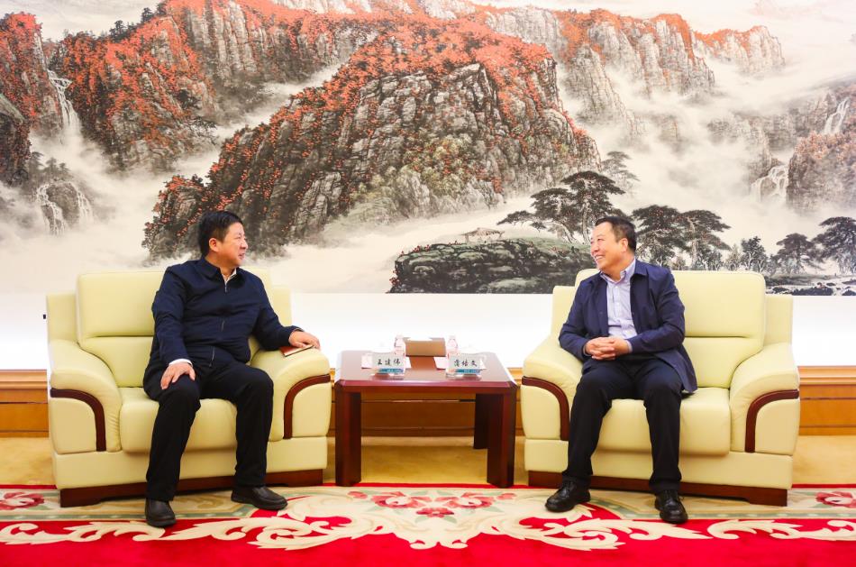 大唐甘肅公司黨委書(shū)記、董事長(zhǎng)王建偉與甘肅電投集團(tuán)黨委書(shū)記、董事長(zhǎng)蒲培文會(huì)談