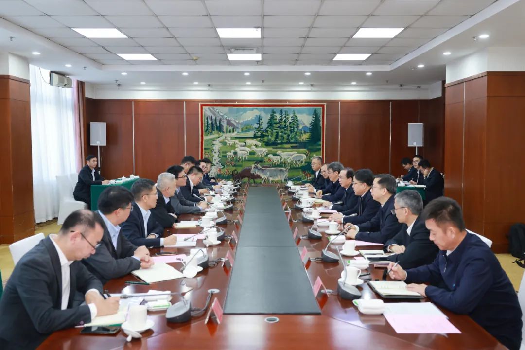 華電集團(tuán)黨組書記、董事長(zhǎng)江毅與上海電氣黨委書記、董事長(zhǎng)吳磊舉行會(huì)談