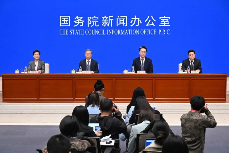 國家發(fā)改委：“沙戈荒”新能源基地加快建設(shè)，截至11月底，西北五省風(fēng)光裝機(jī)達(dá)到280GW左右