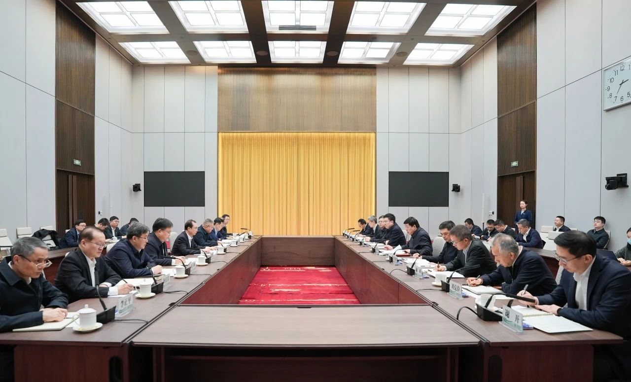 華電集團董事長江毅、總經(jīng)理葉向東與國家電網(wǎng)董事長張智剛、總經(jīng)理龐驍剛舉行會談