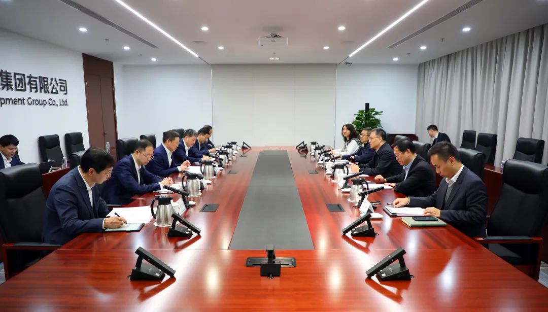 中國電氣裝備董事長李洪鳳、總經(jīng)理周群會見佛山市委書記唐屹峰