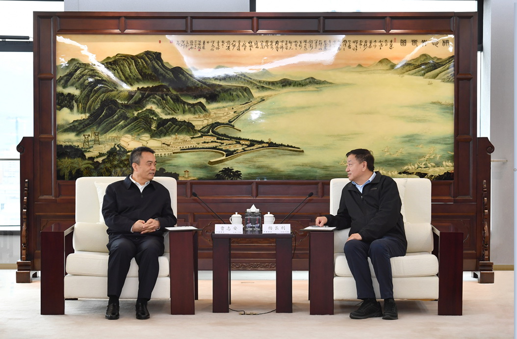 中國廣核集團(tuán)黨委書記、董事長楊長利會(huì)見哈電集團(tuán)黨委書記、董事長曹志安